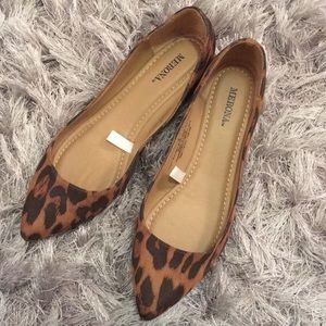 Hardly worn cheetah pointed flats!